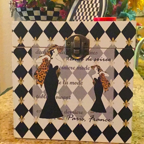 Beauty Box” PARIS LOVE”(Harlequin)🌹❤️ - Picture 1 of 5